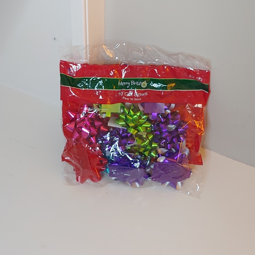 NWT 10 gift bows, peel and stick
